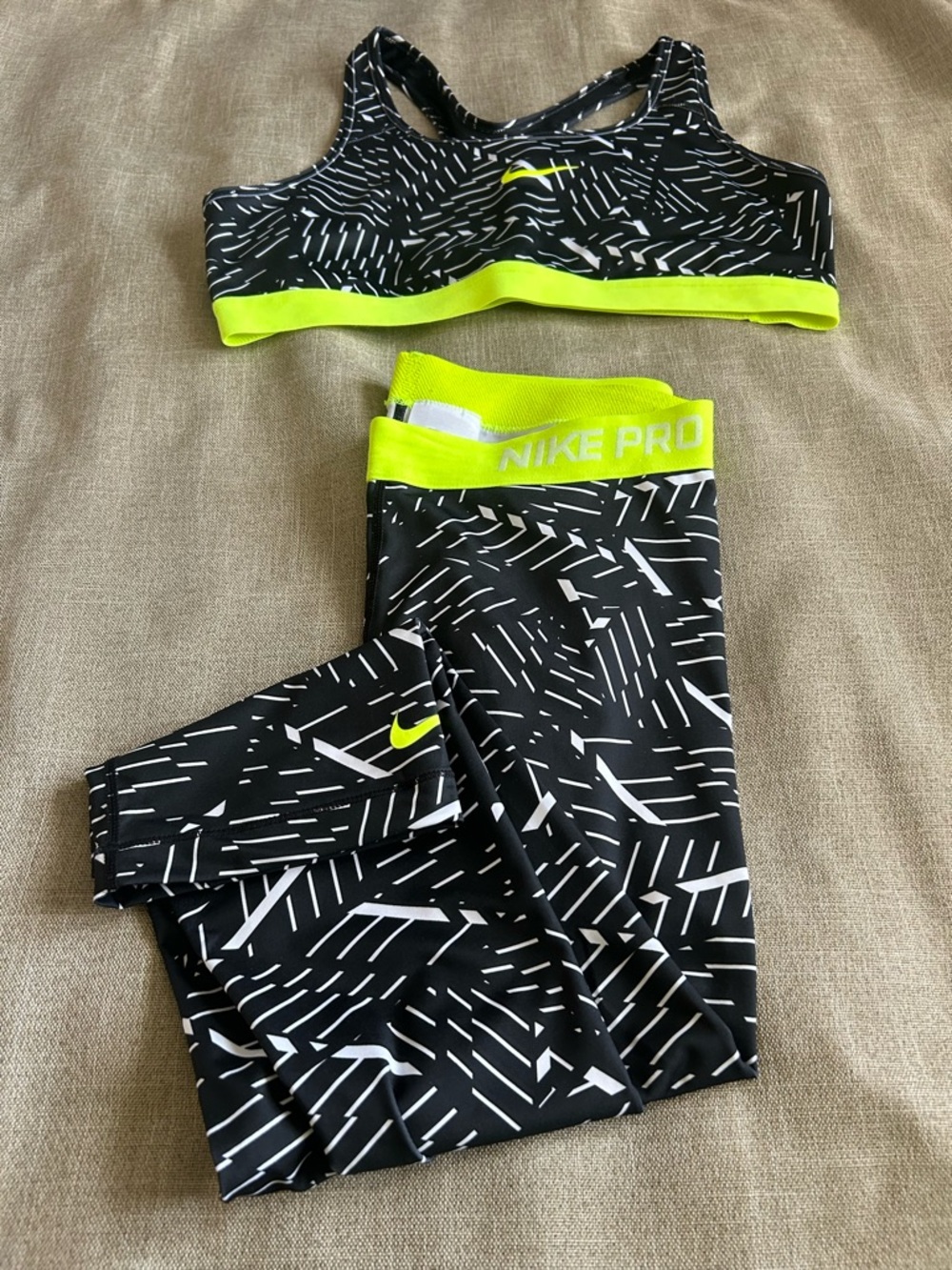 Nike Black & Neon Yellow Patterned Capris size L with Sport Bra Size XL